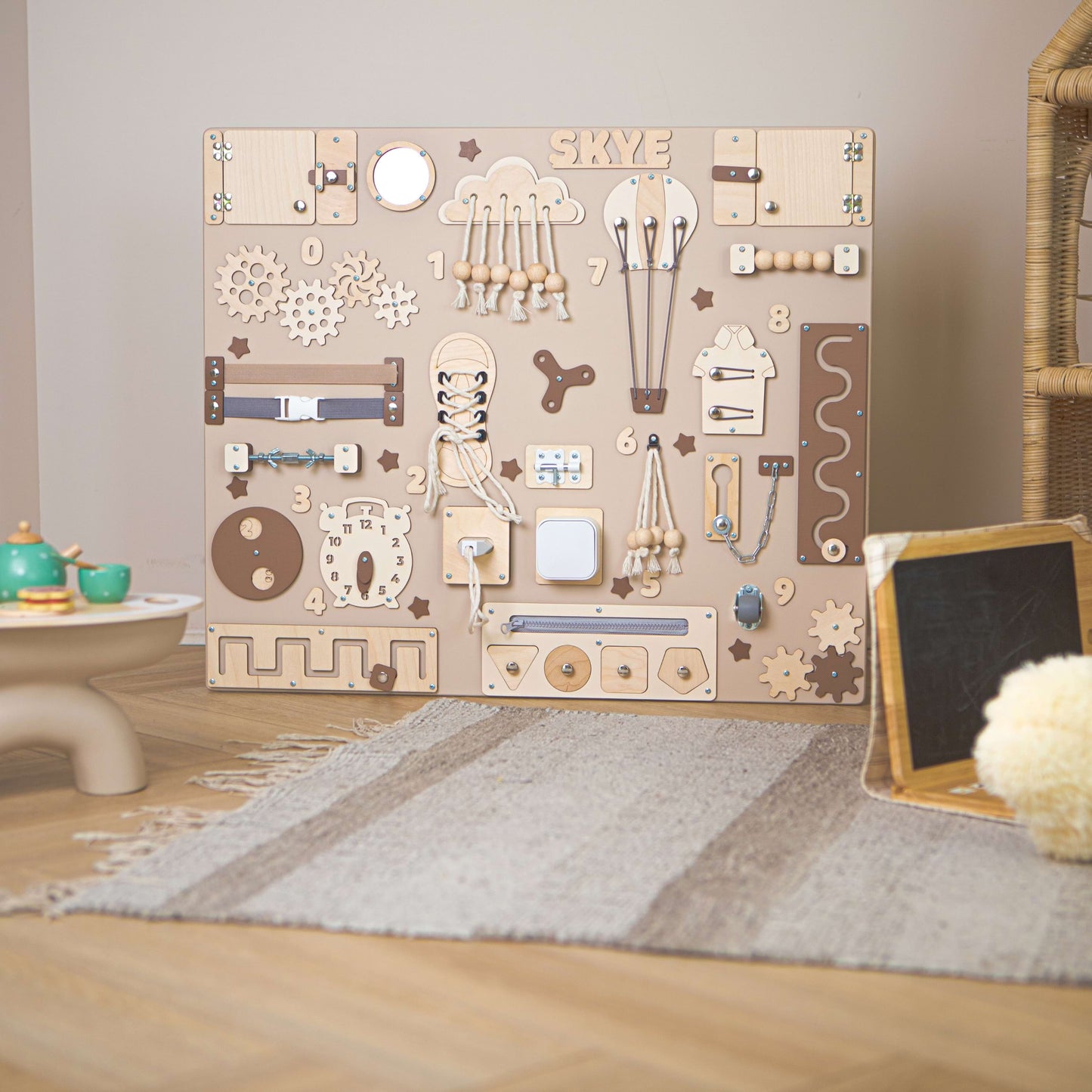Busy Board Montessori 70x60 cm en bois artisanal