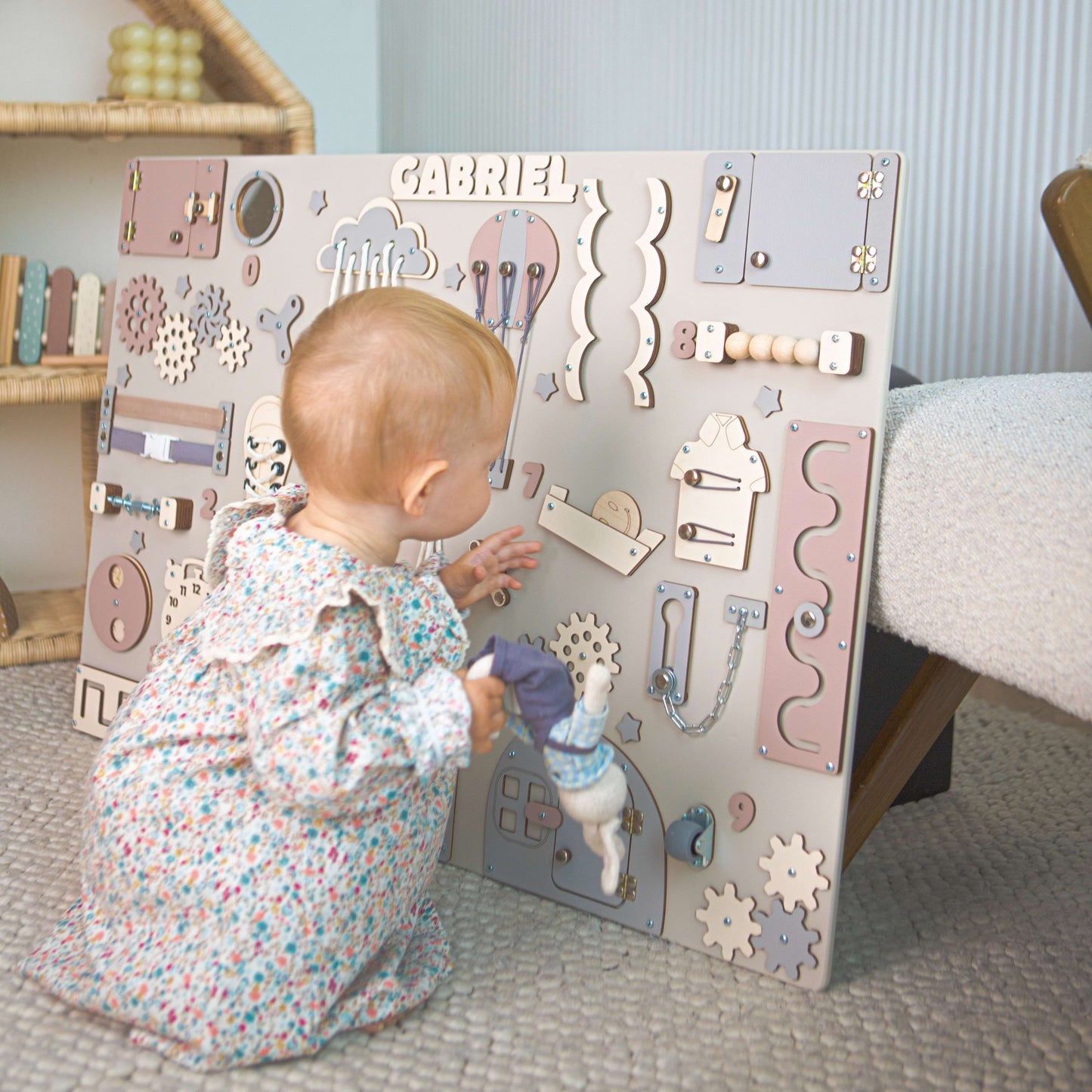 Grande planche sensorielle Montessori avec 32 activités éducatives