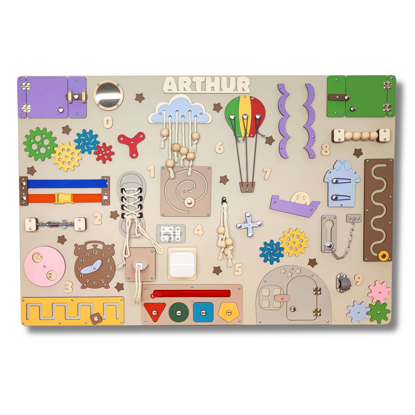 Busy Board en bois naturel pour chambre Montessori
