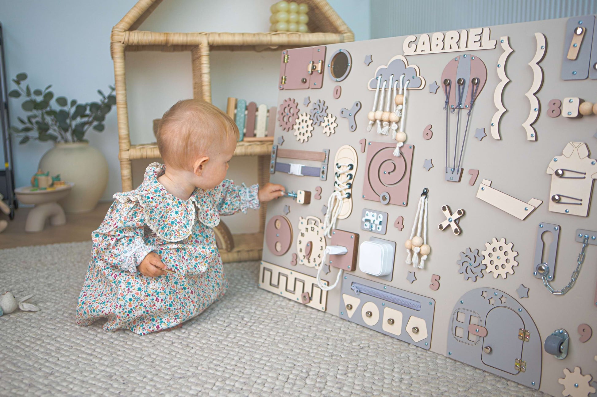 Jouet Montessori mural en bois pour tout-petit