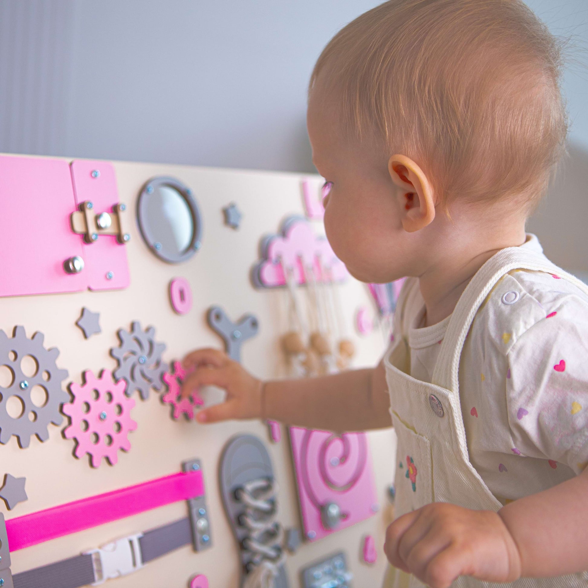 Planche d’activités en bois pour enfant